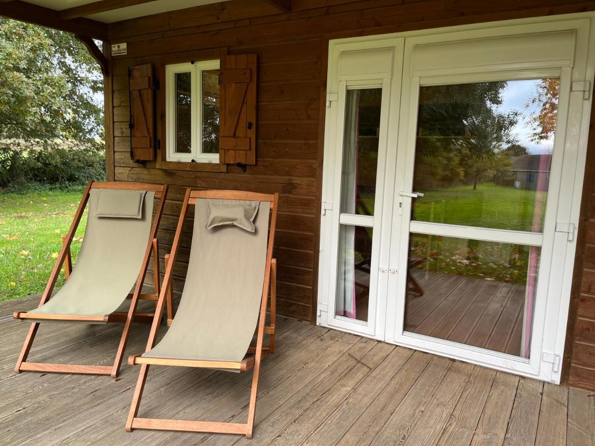 Les Maisonnettes Du Lac - Base De Loisirs Lavare Экстерьер фото
